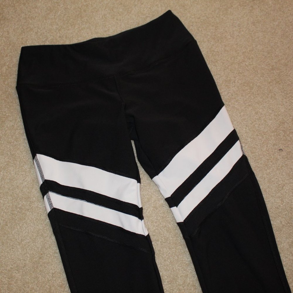 Capris Length Leggings With Stripes - Picture 2 of 4